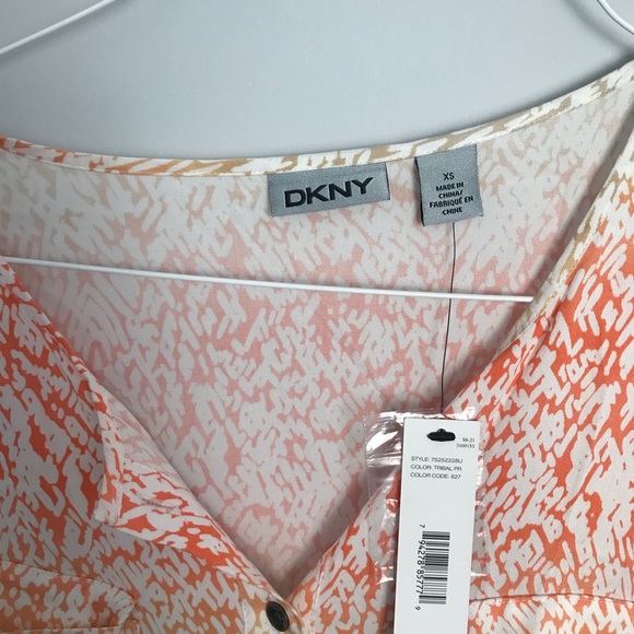 DKNY NWT blouse⭐️ - Picture 5 of 8